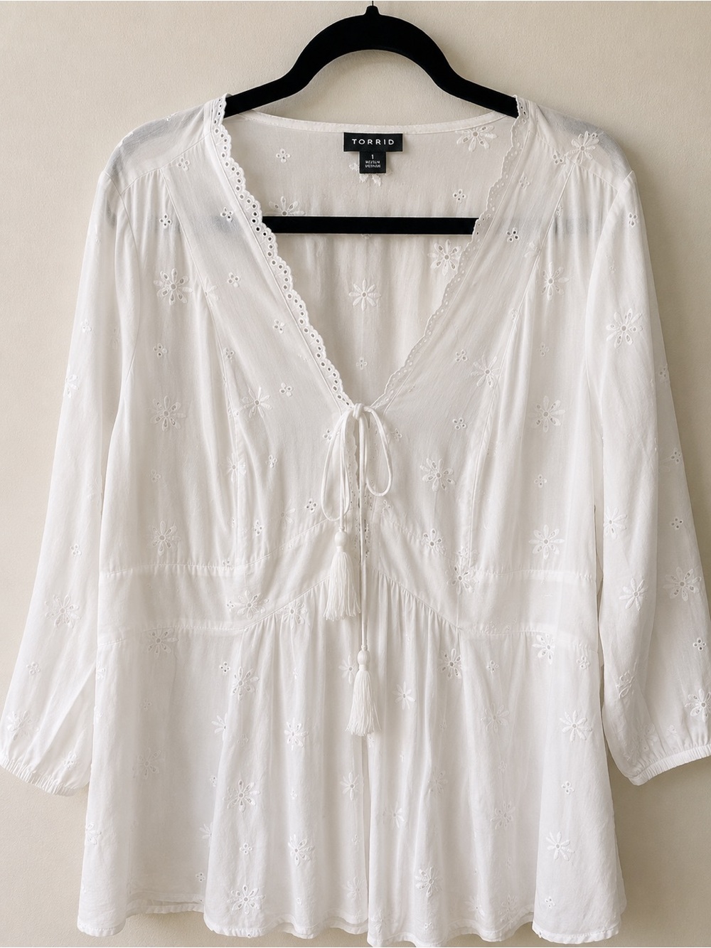 Torrid Size 1 White Eyelet Embroidered Boho Peasant Blouse Top